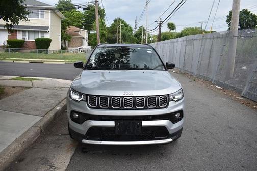 Silver Zynith Metallic Clearcoat 2025 Jeep Compass Limited