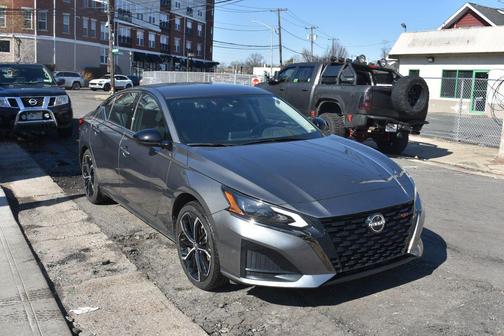 2025 Nissan Altima SR FWD