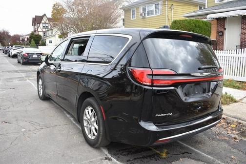 Diamond Black Crystal Pearlcoat 2025 Chrysler Pacifica L