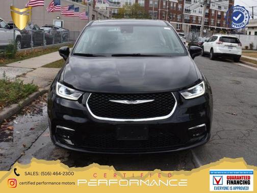 Diamond Black Crystal Pearlcoat 2025 Chrysler Pacifica L