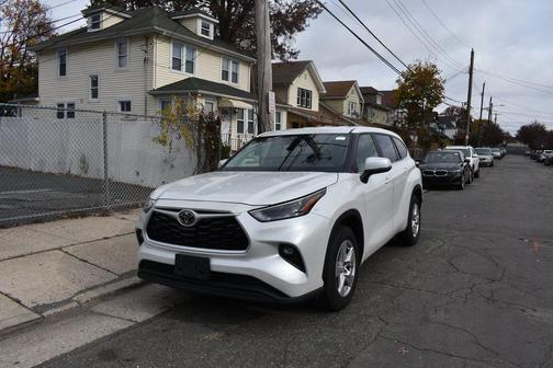 2024 Toyota Highlander LE