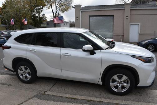 2024 Toyota Highlander LE