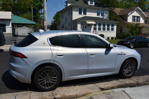 Bianco Astro Metallic 2024 Maserati Grecale GT