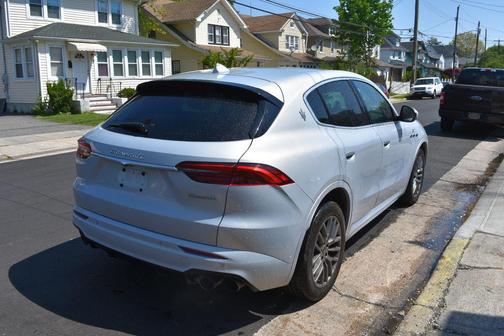 Bianco Astro Metallic 2024 Maserati Grecale GT