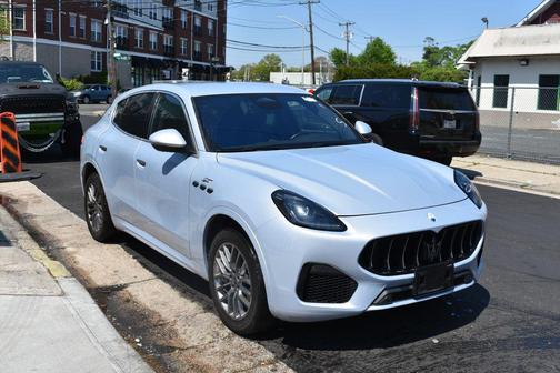 Bianco Astro Metallic 2024 Maserati Grecale GT
