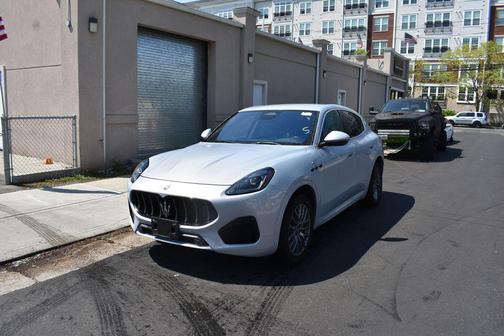 Bianco Astro Metallic 2024 Maserati Grecale GT