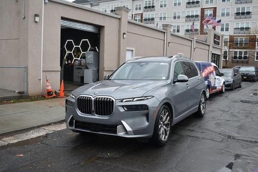 Skyscraper Gray Metallic 2025 BMW X7 xDrive40i