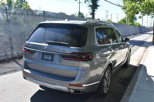 Skyscraper Gray Metallic 2025 BMW X7 xDrive40i