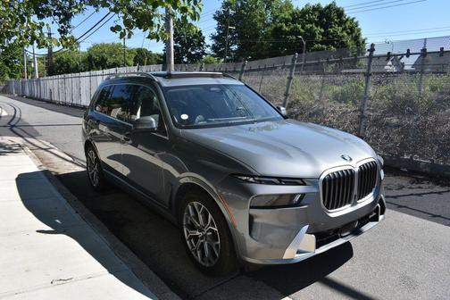 Skyscraper Gray Metallic 2025 BMW X7 xDrive40i