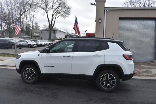 2025 Jeep Compass Trailhawk