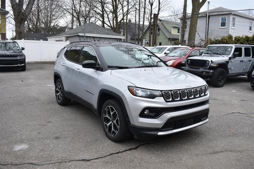 Silver Zynith Metallic Clearcoat 2025 Jeep Compass Trailhawk