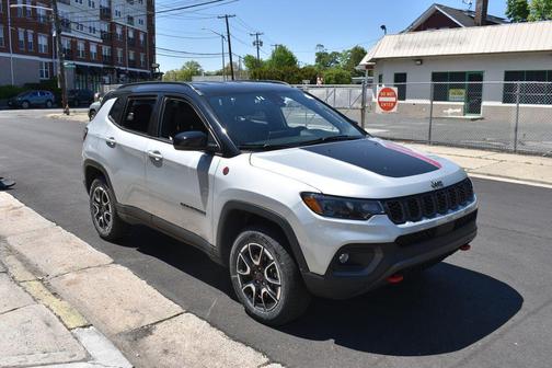 Silver Zynith Metallic Clearcoat 2025 Jeep Compass Trailhawk
