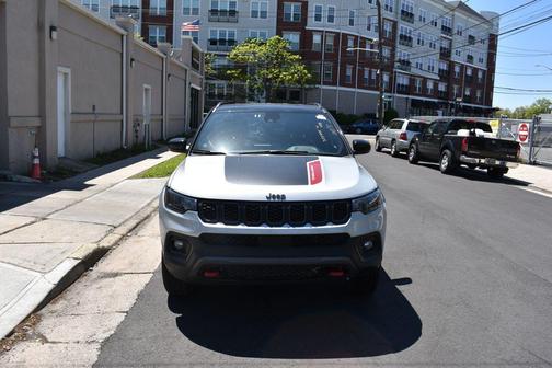 Silver Zynith Metallic Clearcoat 2025 Jeep Compass Trailhawk