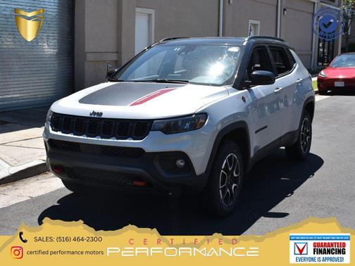 Silver Zynith Metallic Clearcoat 2025 Jeep Compass Trailhawk