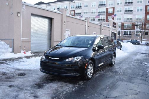 2024 Chrysler Voyager LX