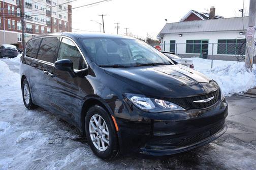 2024 Chrysler Voyager LX