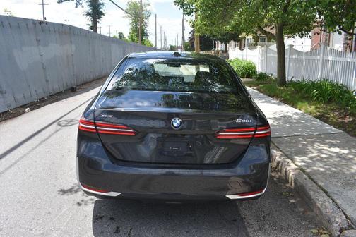 Dark Graphite Metallic 2024 BMW 530 xDrive