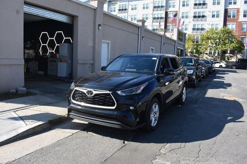 2024 Toyota Highlander LE