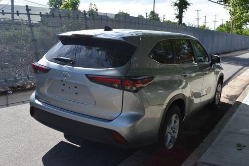 Celestial Silver Metallic 2025 Toyota Highlander LE