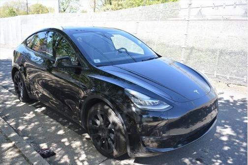 2022 Tesla Model Y Long Range Dual Motor All-Wheel Drive