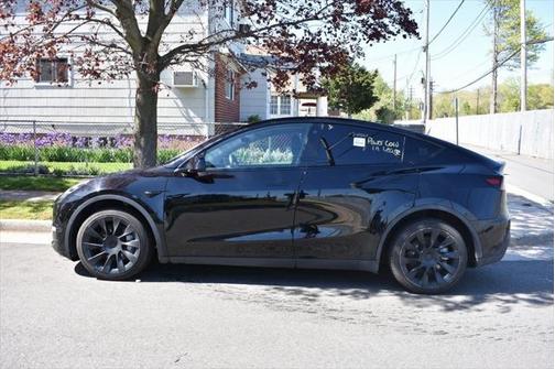 2022 Tesla Model Y Long Range Dual Motor All-Wheel Drive