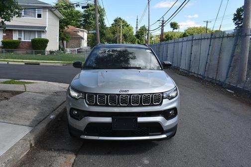Silver Zynith Metallic Clearcoat 2025 Jeep Compass Limited