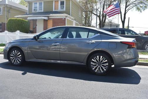 Gun Metallic 2025 Nissan Altima 2.5 SV