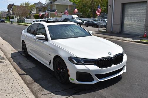 Alpine White 2023 BMW 530e iPerformance