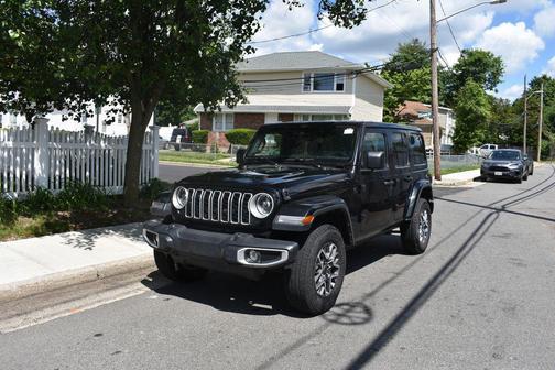 Black Clearcoat 2025 Jeep Wrangler 4-Door Sahara 4x4