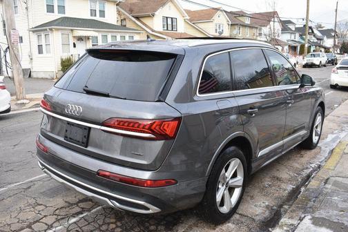 2022 Audi Q7 45 Premium