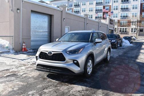 2024 Toyota Highlander LE