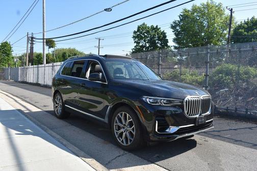 Black Sapphire Metallic 2021 BMW X7 xDrive40i