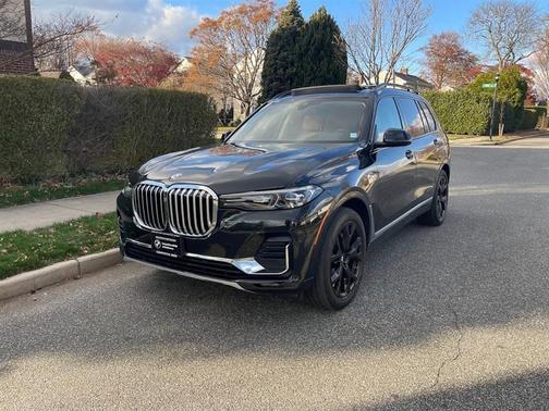 Black Sapphire Metallic 2021 BMW X7 xDrive40i