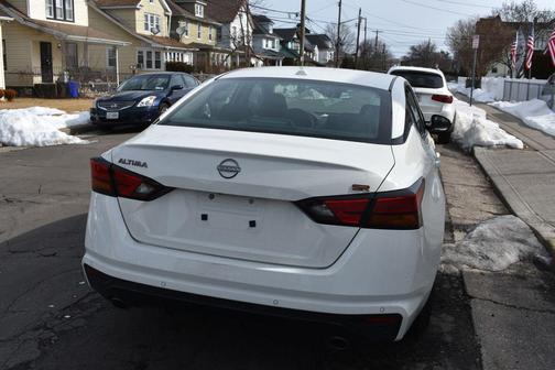 2025 Nissan Altima SR FWD