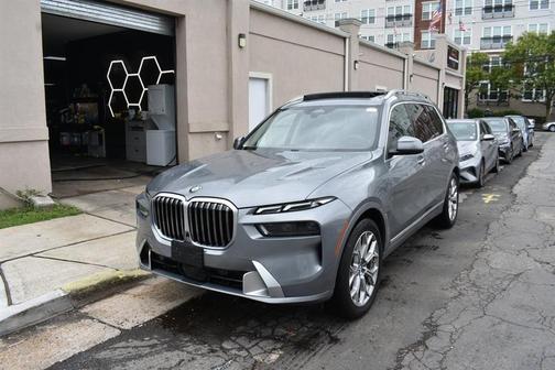 Skyscraper Gray Metallic 2025 BMW X7 xDrive40i