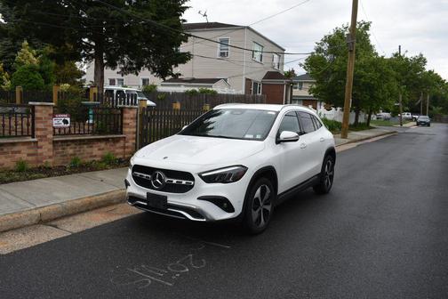 Polar White 2025 Mercedes-Benz GLA 250 4MATIC