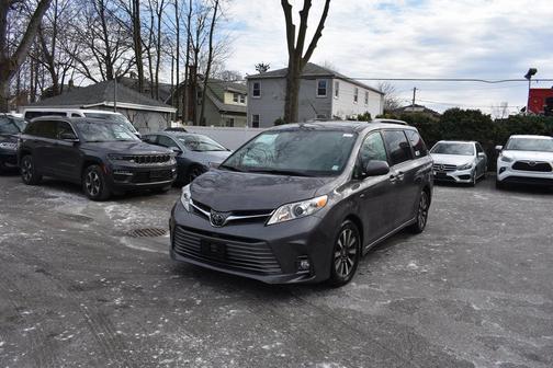 2019 Toyota Sienna XLE