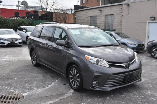 2019 Toyota Sienna XLE