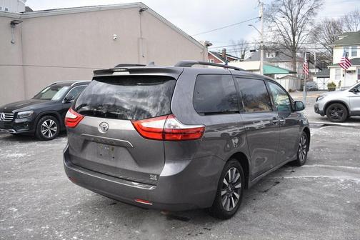 2019 Toyota Sienna XLE