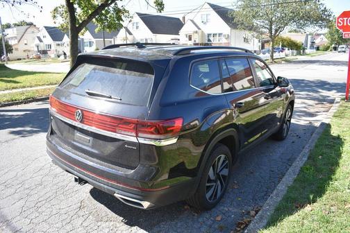 2024 Volkswagen Atlas 2.0T SE w/Technology 4MOTION