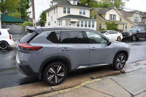 Boulder Gray Pearl/Super Black 2021 Nissan Rogue SL