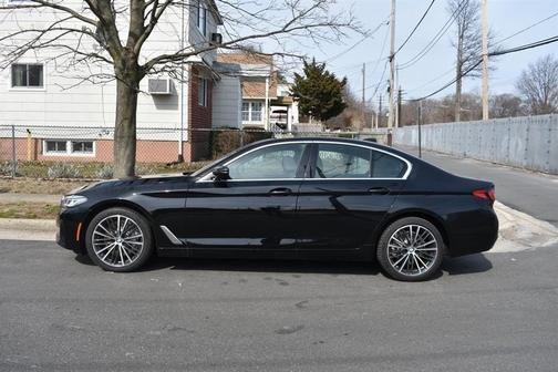 Black Sapphire Metallic 2021 BMW 530 xDrive