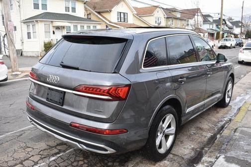 2022 Audi Q7 45 Premium