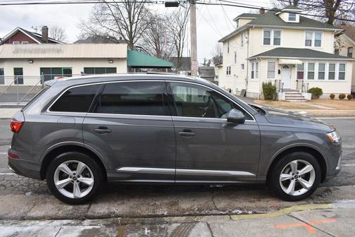 2022 Audi Q7 45 Premium