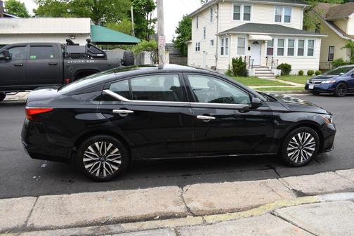 Super Black 2025 Nissan Altima 2.5 SV