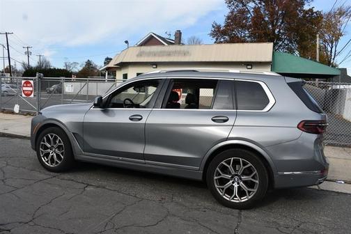 2025 BMW X7 xDrive40i