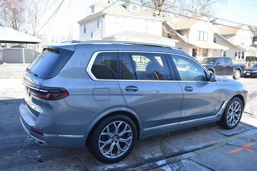 2025 BMW X7 xDrive40i