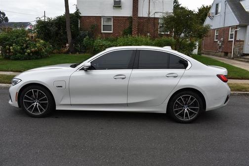 2022 BMW 330e Base