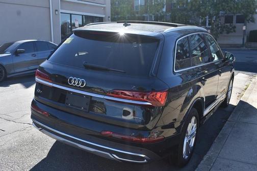 2023 Audi Q7 45 Premium