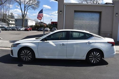 Glacier White 2025 Nissan Altima 2.5 SV